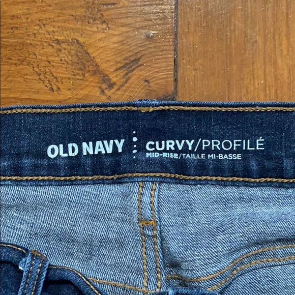 Old navy curvy profile jeans - Picture 2 of 6
